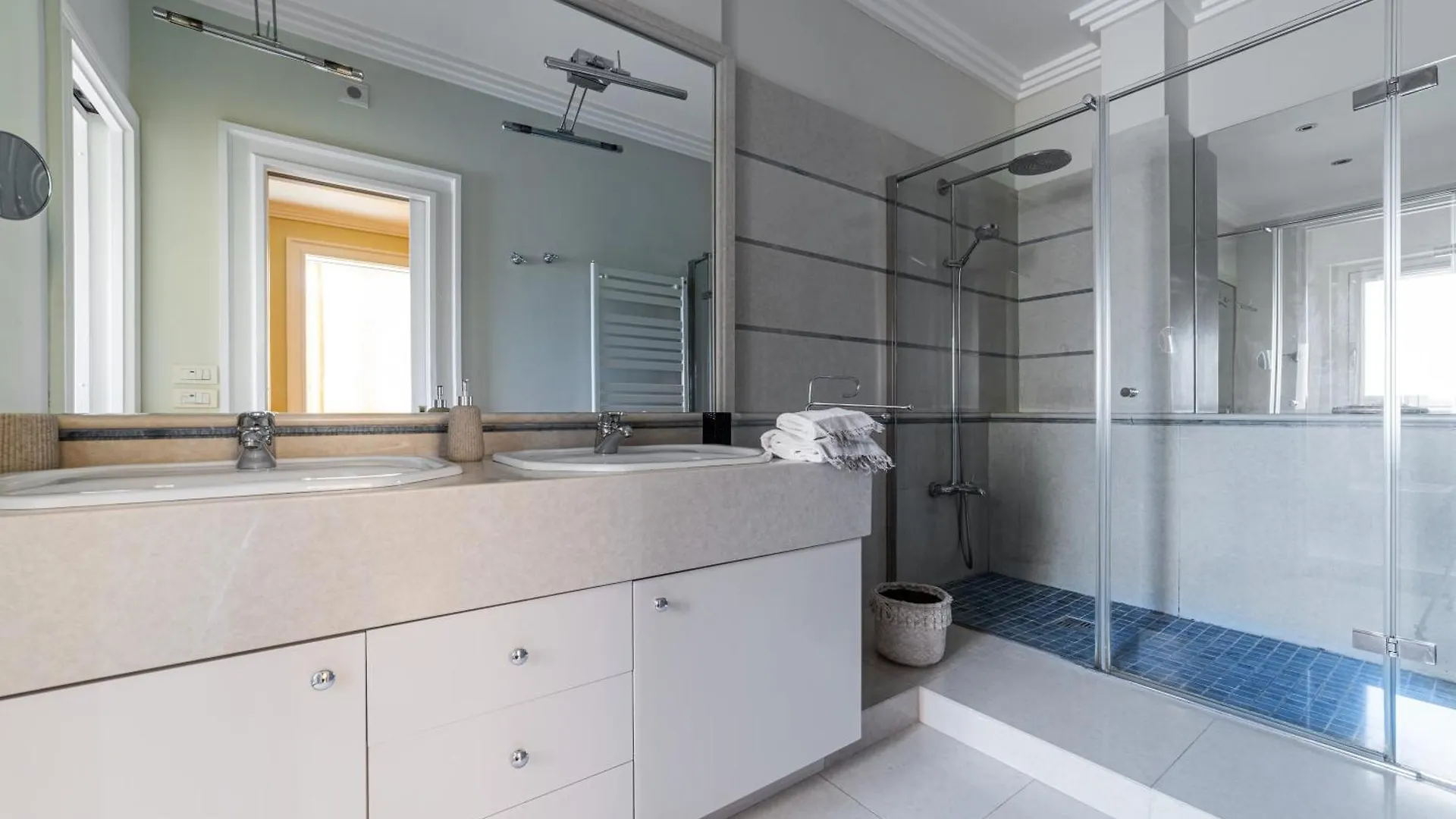 Home Tawn Luxury Apartment 바리